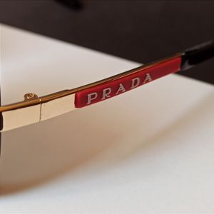 خرید آنلاین عینک آفتابی مردانه برند پرادا PRADA فشن 2024