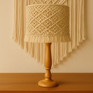 آباژور چوبی رو میزی با شید مکرومه بافت شده