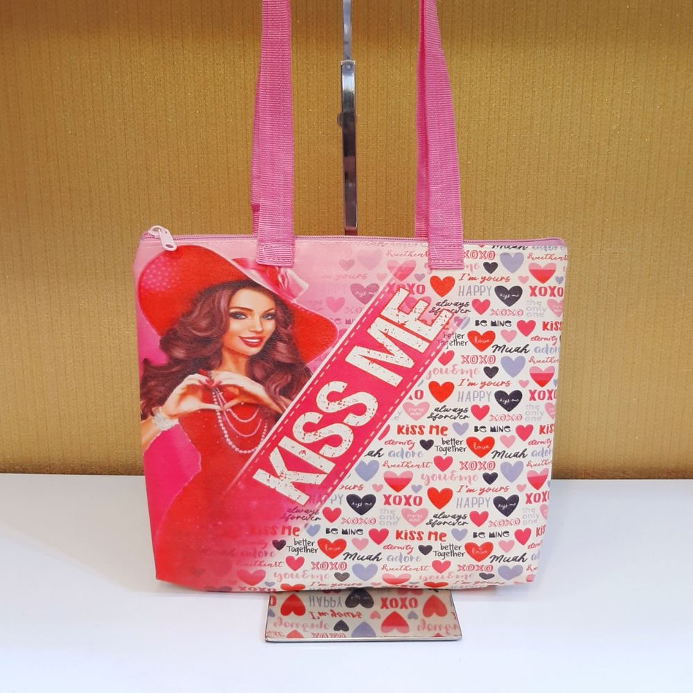 خرید اینترنتی کیف اسپرت مدل Kiss Me