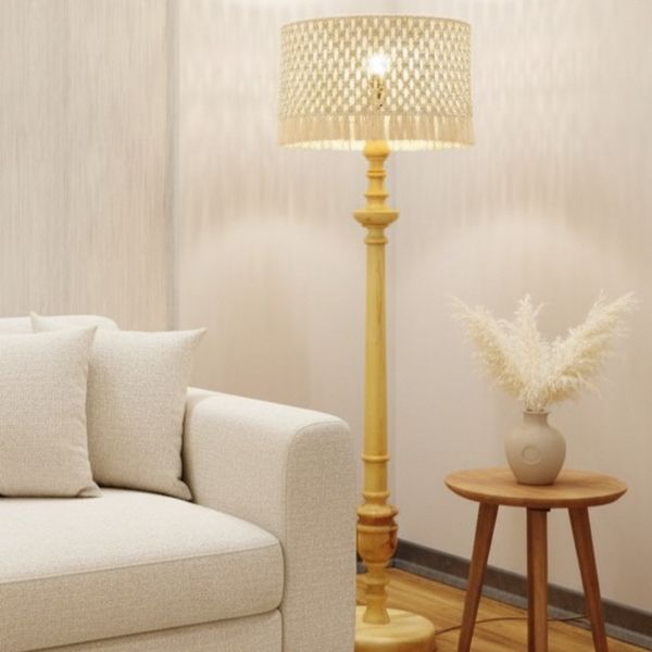 آباژور ایستاده چوبی با شید مکرومه بافت شده سبک مینیمال