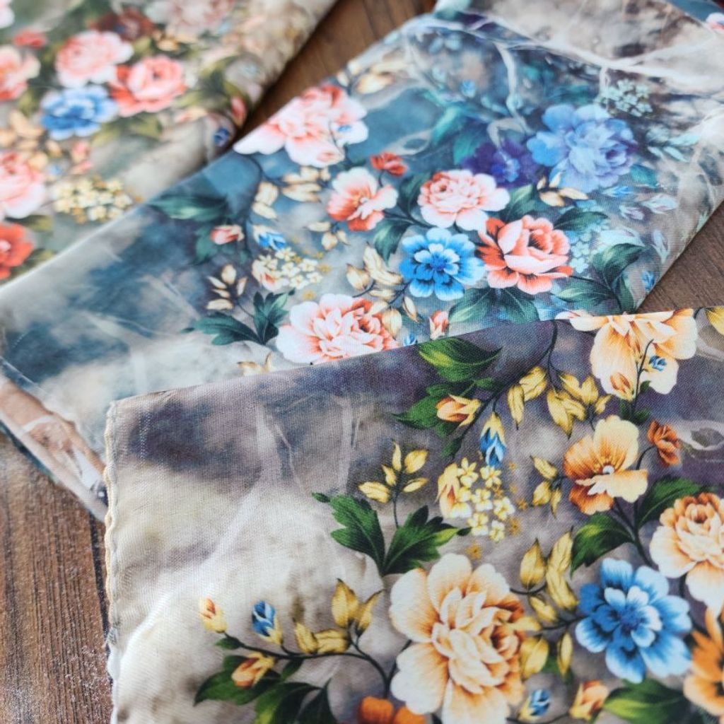 فروش اینترنتی روسری نخی طرحدار رنگبندی مدیوم اسکارف دور دوخت 