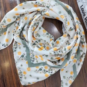 خرید آنلاین روسری نخی طرحدار رنگبندی مدیوم اسکارف دور دوخت 