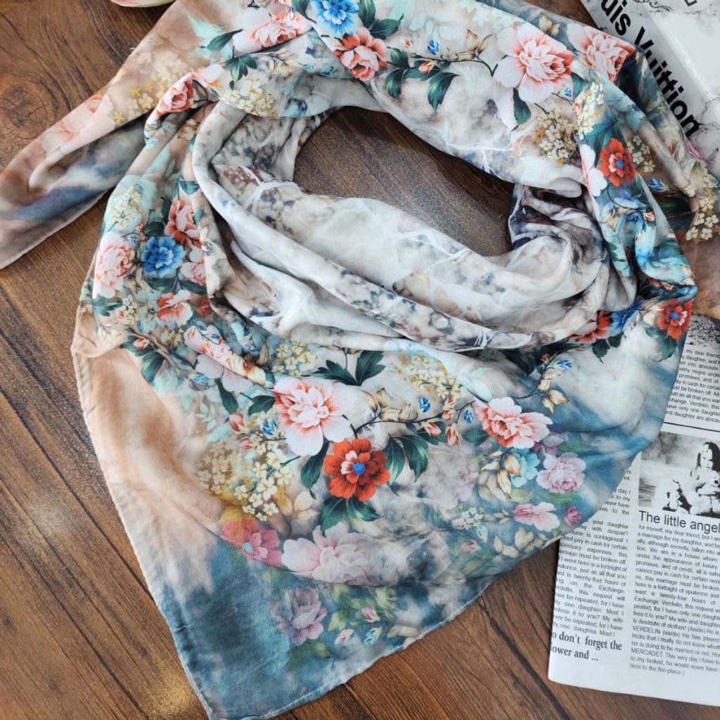 فروش اینترنتی روسری نخی طرحدار رنگبندی مدیوم اسکارف دور دوخت 