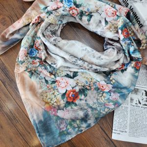 فروش اینترنتی روسری نخی طرحدار رنگبندی مدیوم اسکارف دور دوخت 