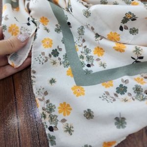 فروش اینترنتی روسری نخی طرحدار رنگبندی مدیوم اسکارف دور دوخت 