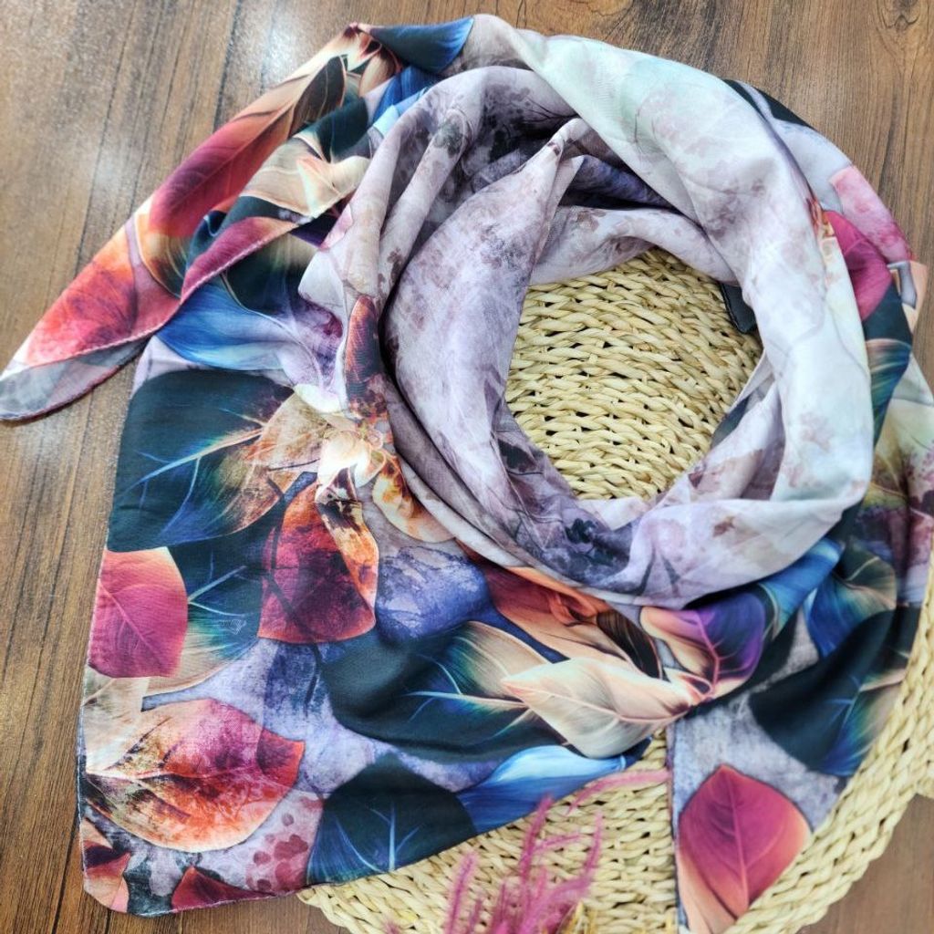 فروش اینترنتی روسری نخی طرحدار رنگبندی مدیوم اسکارف دور دوخت 