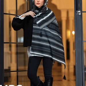 خرید آنلاین شال پارچه  اعلاء منگولدار طرح ماسوری  رنگبندی