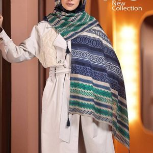 خرید آنلاین شال پارچه  اعلاء منگولدار طرح ماسوری  رنگبندی