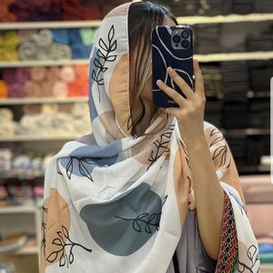 خرید اینترنتی شال نخی اعلاء طرح ترند انتخابی منگولدار رنگبندی میکس ارسال فوری