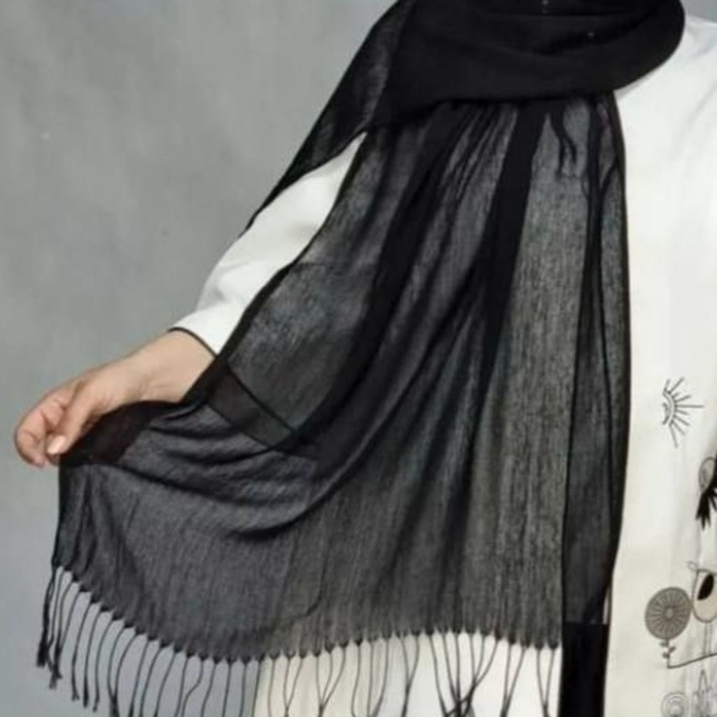 فروش اینترنتی شال مشکی  مریمی خنک و سبک حاشیه منگولدار و ریش