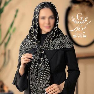 فروش اینترنتی  روسری حریرنخ اعلاء قواره مجلسی  میکس مشکی طلایی طرحدار ترند ارسال رایگان