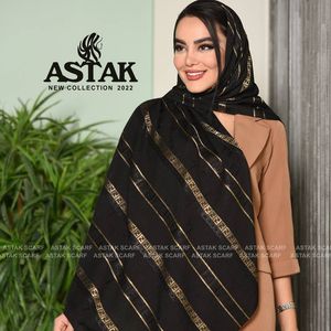 خرید اینترنتی روسری مشکی دورو طرحدار طلا بافت زمینه برجسته  طرح برجسته برند آستک ترک وارداتی (ارسال رایگان)