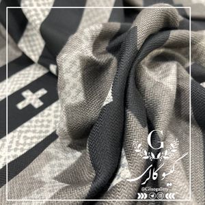 خرید اینترنتی روسری پارچه چهارفصل برند اعلا دستدوز قواره بزرگ طرح مشکی سفید (ارسال رایگان)