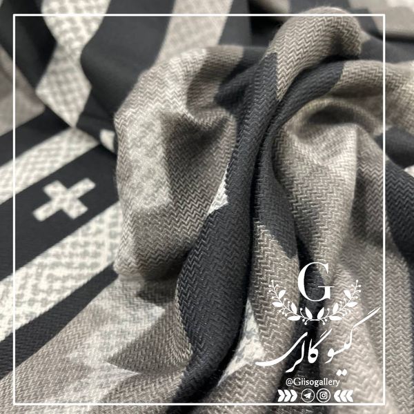 روسری پارچه چهارفصل برند اعلا دستدوز قواره بزرگ طرح مشکی سفید