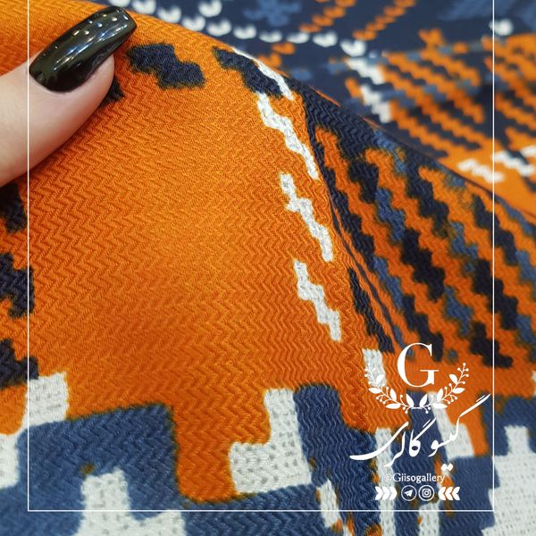 روسری پارچه چهارفصل برند اعلا دستدوز قواره بزرگ طرح مشکی سفید