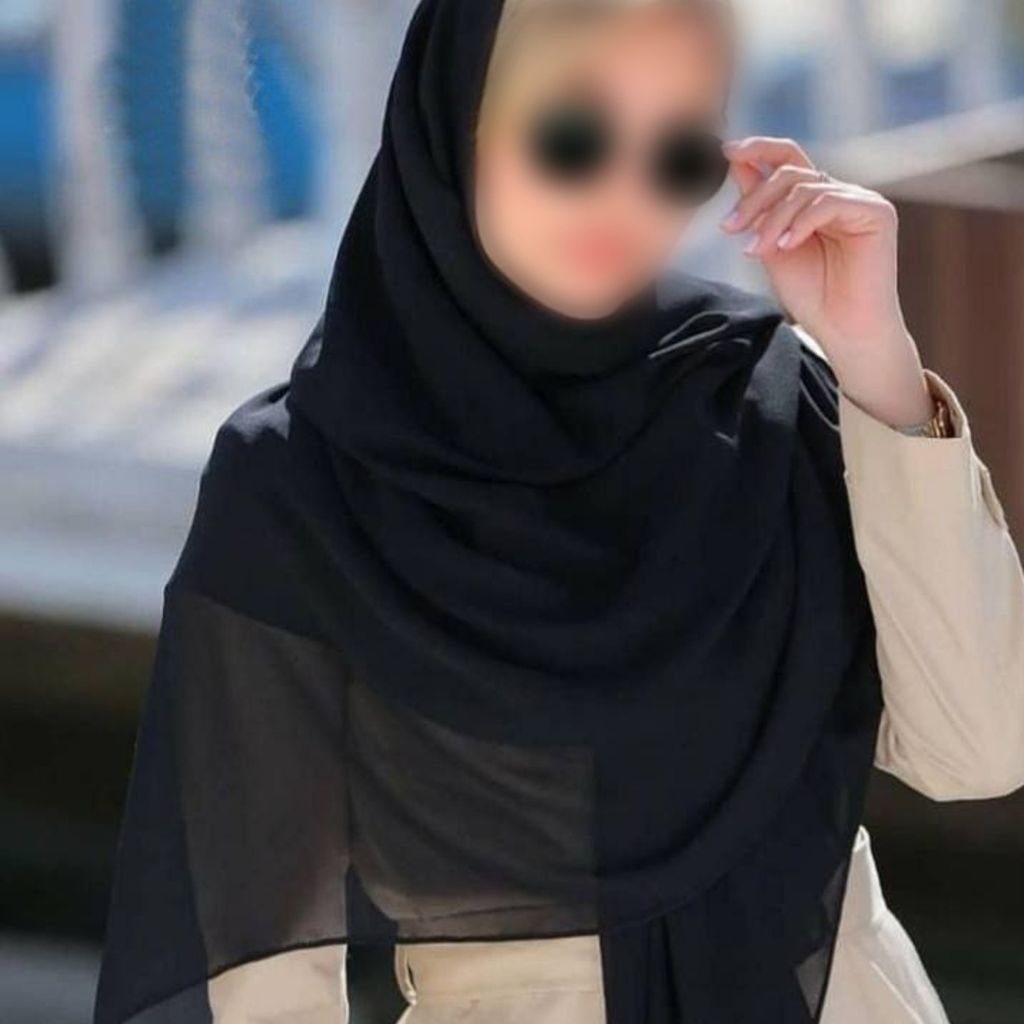 خرید اینترنتی روسری حریر نخ مشکی  ترک زمینه ساده منگوله دار دور دوخت