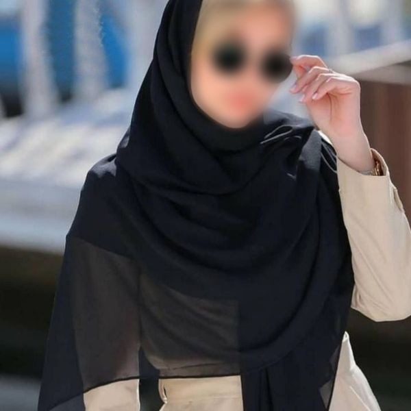 روسری حریر نخ مشکی  ترک زمینه ساده منگوله دار دور دوخت