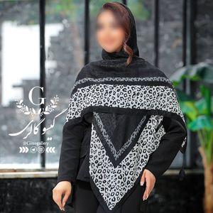 خرید اینترنتی روسری نخی قواره بزرگ  طرح بندی مشکی سفید منگولدار  ارسال رایگان
