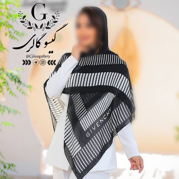 روسری نخی قواره بزرگ طرح بندی مشکی سفید منگولدار