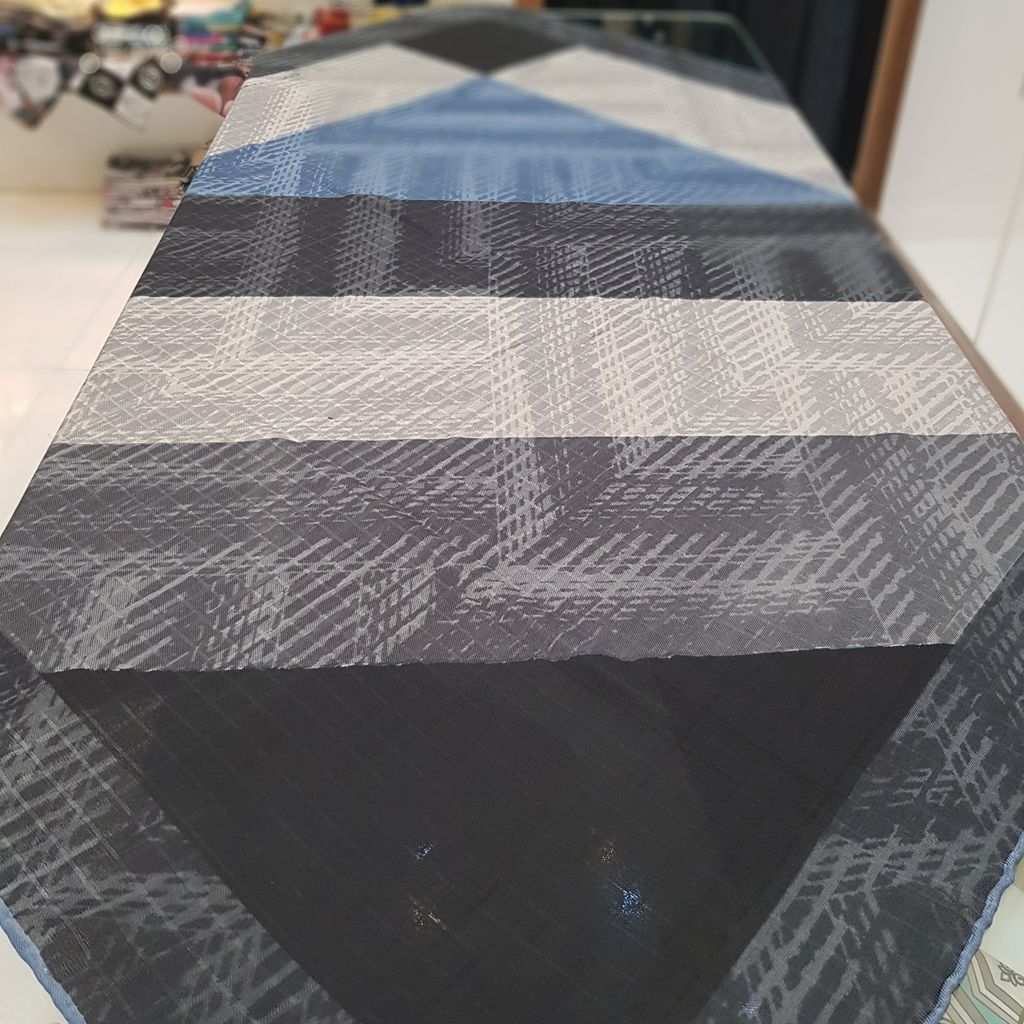 خرید اینترنتی حراج روسری نخی پاییزه قواردار طرحبندی