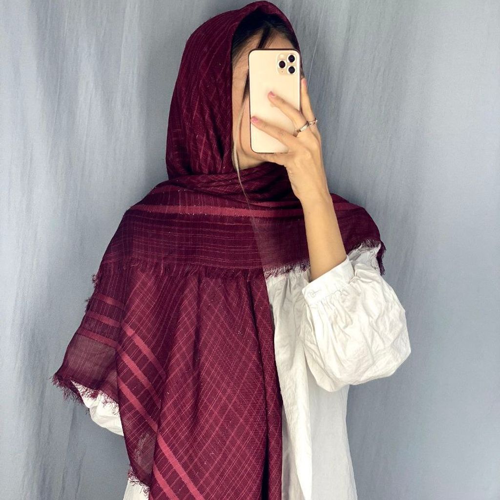 فروش اینترنتی روسری نخی  قواره بزرگ لمه دار رنگبندی  زمینه طرحدار وساده (ارسال رایگان)