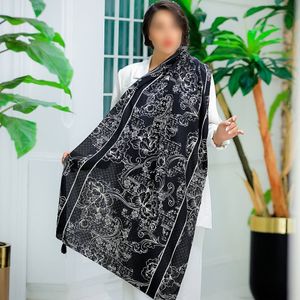 شال های نخی منگولدار