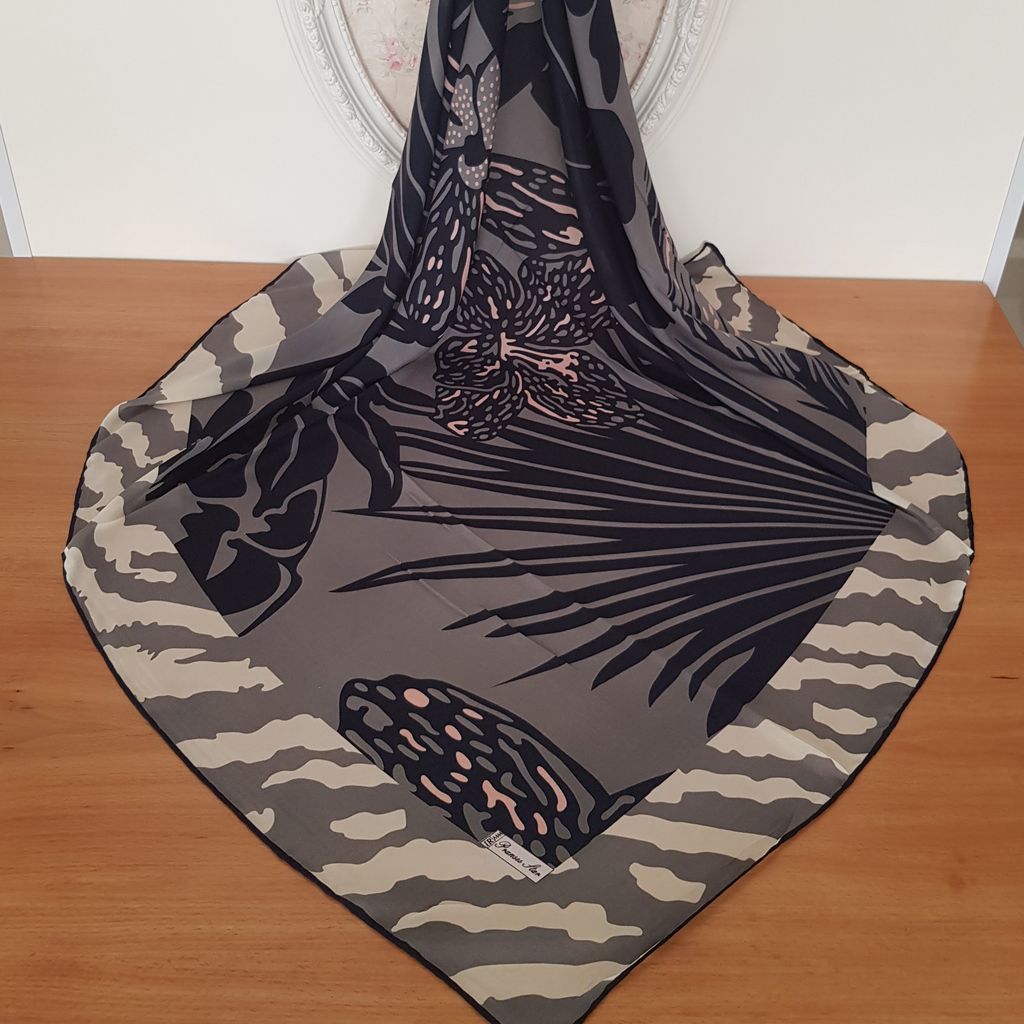 خرید اینترنتی روسری های ابریشمی دست دوز