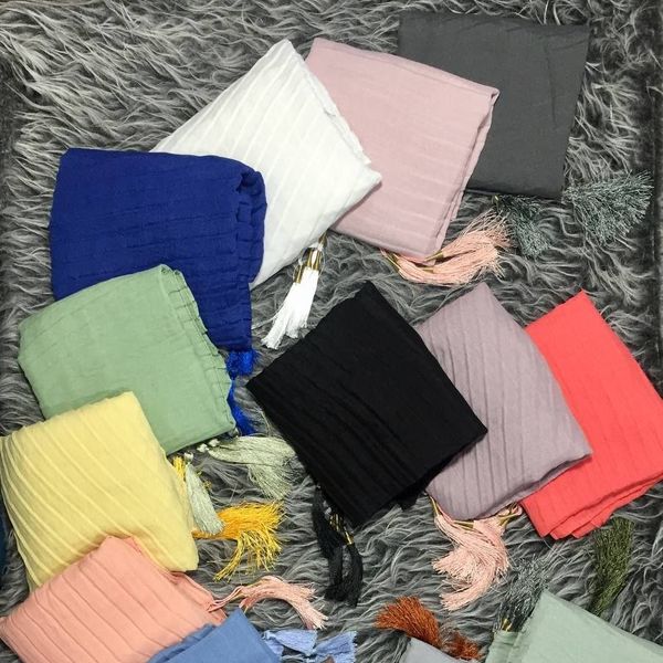 شال پلیسه منگولدار