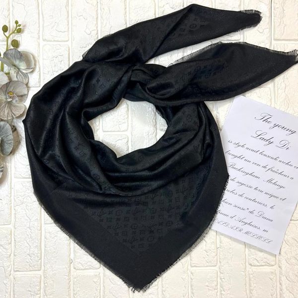 روسری مشکی نخ ژاکاردلمه دار دورو وارداتی