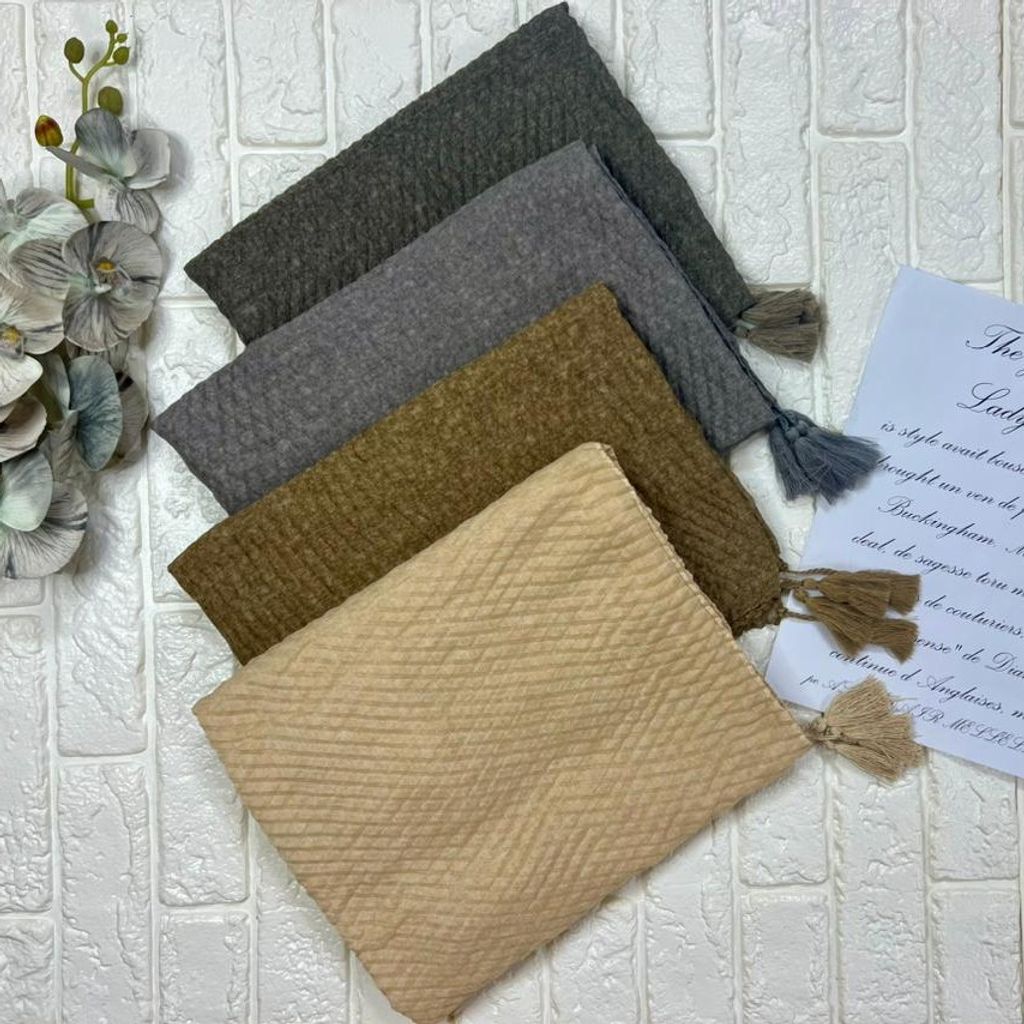خرید آنلاین شال نخی پلیسه منگوله دار وارداتی  ، قواره 200 در 75 لطیف و سبک ، ایستایی عالی 