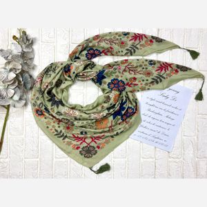 خرید اینترنتی روسری نخی ،طرح گل ، منگوله دار ، قواره 140 ، لطیف و سبک 