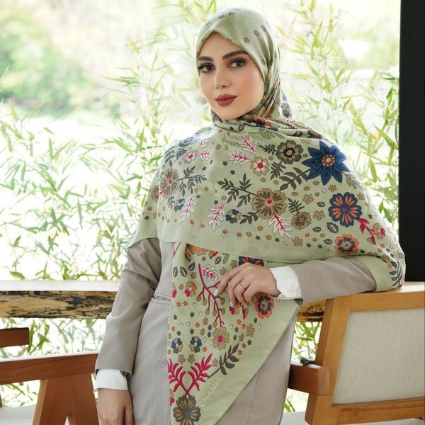 روسری نخی طرح گل منگوله دار