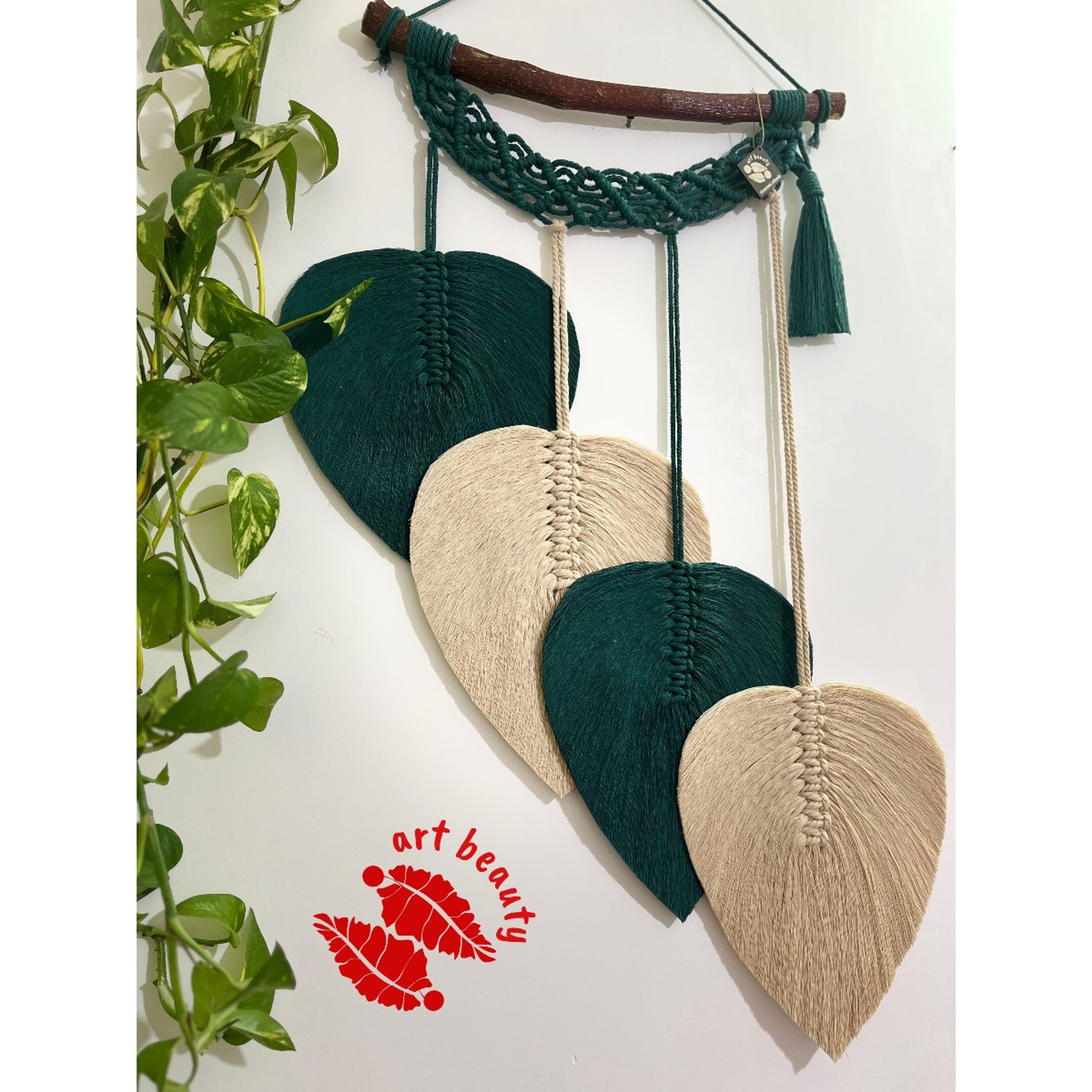 خرید اینترنتی دیوارکوب مکرومه برگ مدل دار طرح نازی