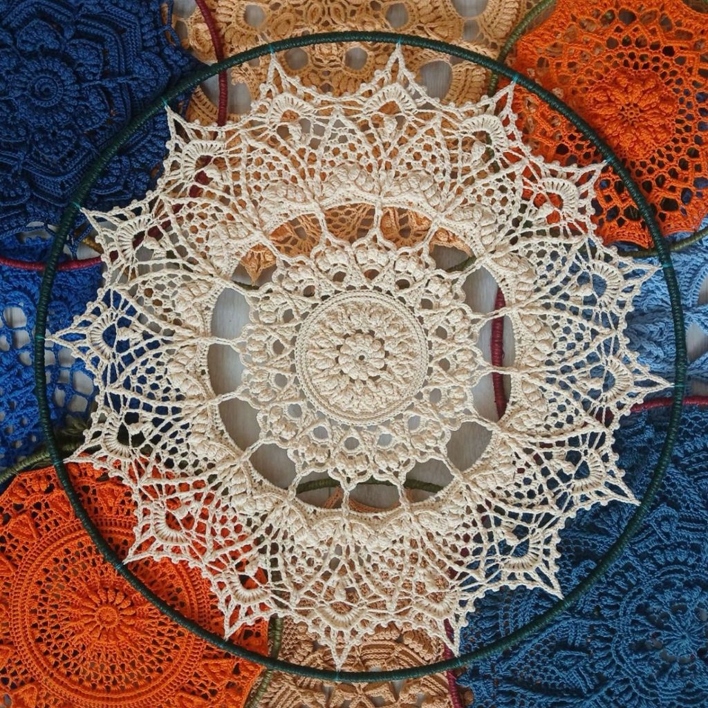 مشخصات دیوارکوب ماندالا آرون از سری زمستانه