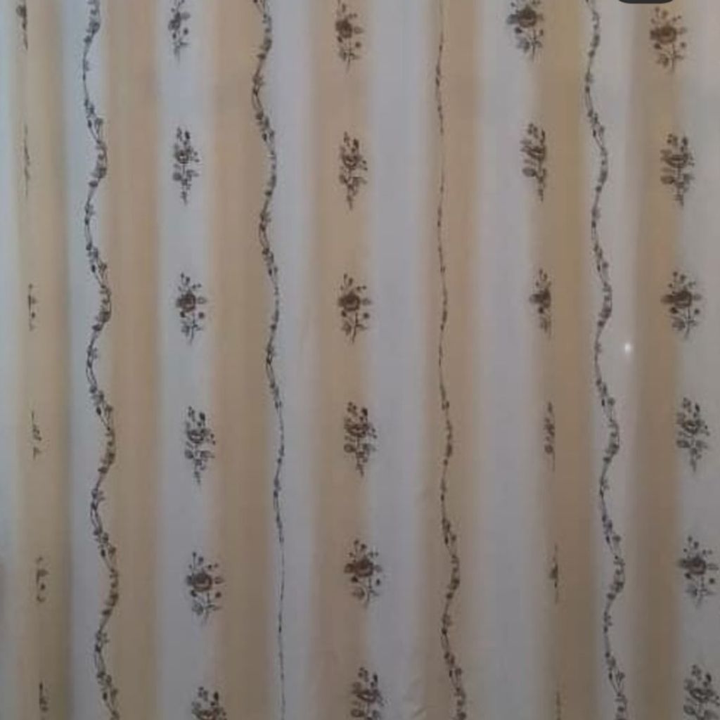 مشخصات پرده آماده دوخته پلیسه جنس کتان فلامنت طرح گلدار ق