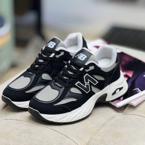 فروش اینترنتی کتونی طرح نیوبالانس 530 new balance کد 092502