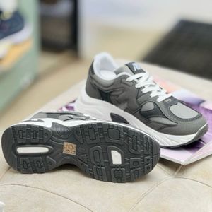 خرید انلاین کتونی طرح نیوبالانس 530 new balance کد 092503