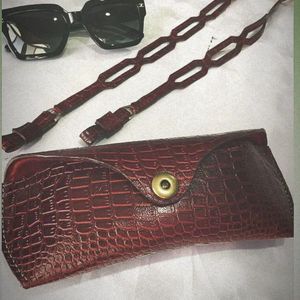 مشخصات قاب عینک جای عینک بند عینک