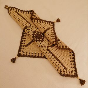 رومیزی رانر مربع منگوله‌دار کد 02