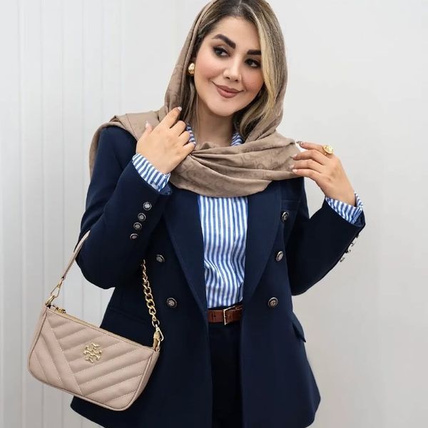 مانتو شلوار زنانه طرح کلاسیک