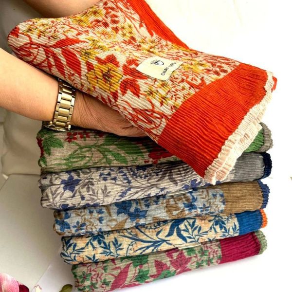 شال زنانه پلیسه طرح گل کد 0025