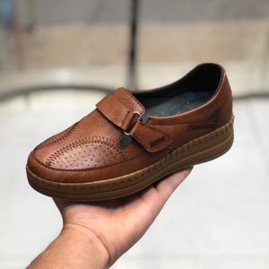 خرید انلاین کفش طبی چرم زنانه چسبی رنگ عسلی