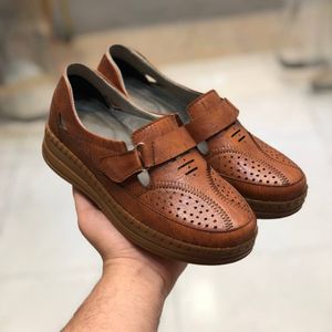 قیمت کفش طبی زنانه چسبی  تابستانه رنگ عسلی