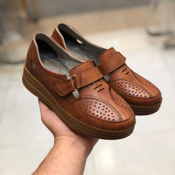 کفش طبی زنانه چسبی  تابستانه رنگ عسلی