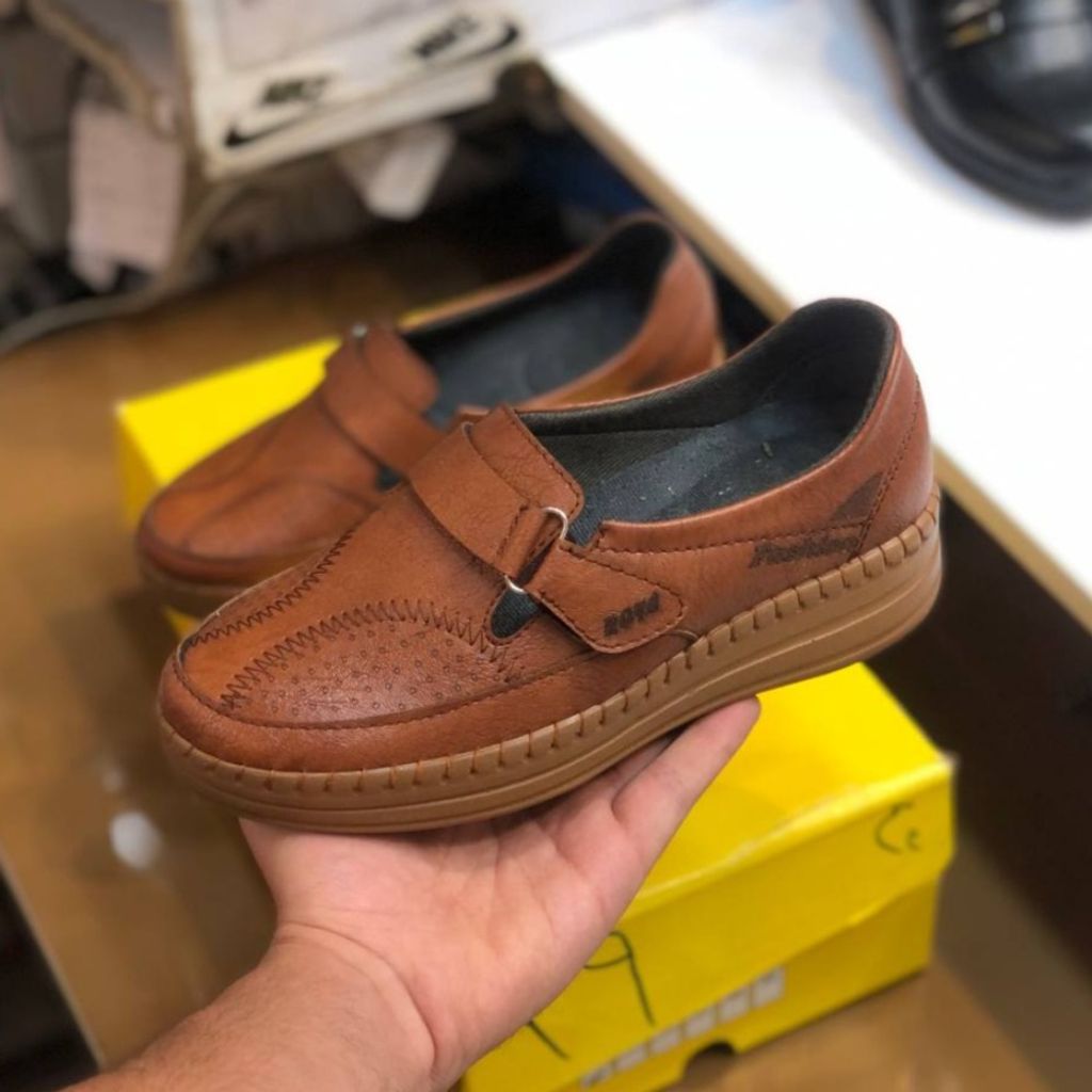 خرید انلاین کفش طبی چرم زنانه چسبی رنگ عسلی