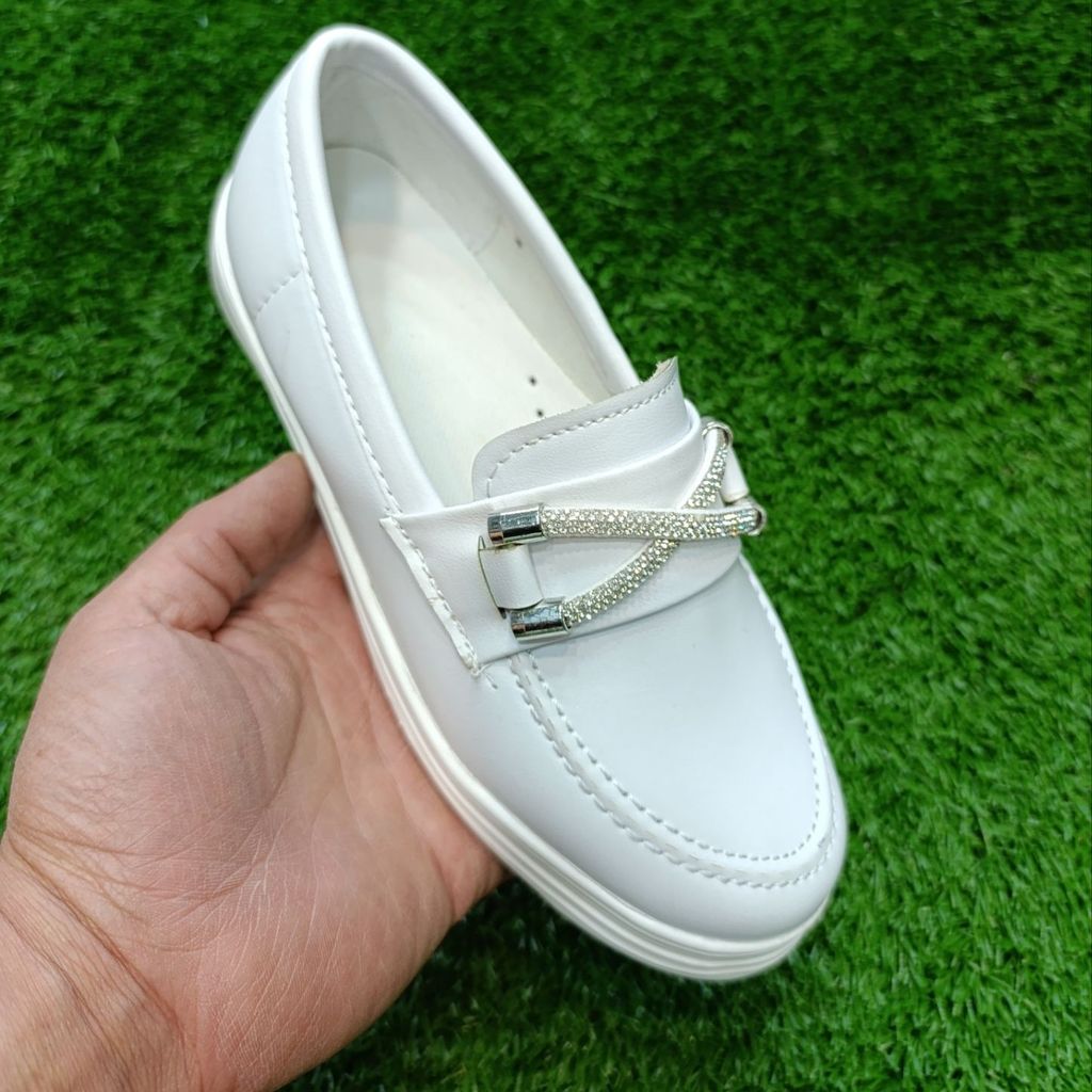 قیمت ارزان ونس کالج ضربدری-اسپرت راحتی-زیره پیوطبی-نرم و سبک-سایزبندی 37 تا 40