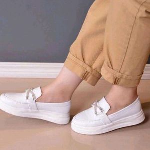 قیمت ارزان ونس کالج ضربدری-اسپرت راحتی-زیره پیوطبی-نرم و سبک-سایزبندی 37 تا 40