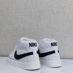 مشخصات کتونی نایک بلیزر ساق بلند سفید Nike Blazer