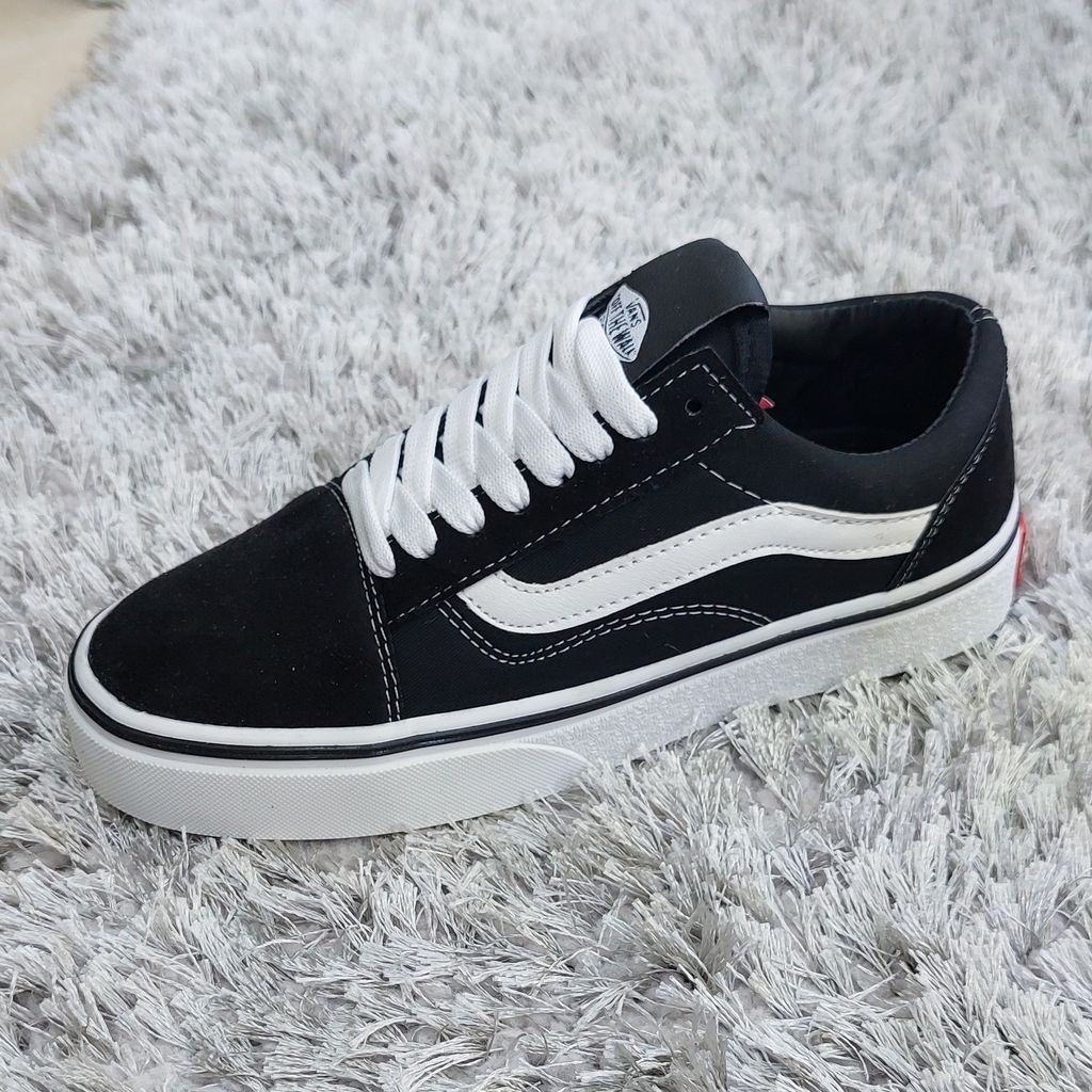 مشخصات کتونی ونس مشکی خط سفید Vans