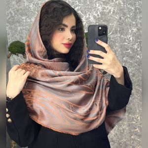 فروش اینترنتی روسری ابریشم ژاکارد در طرحبندی